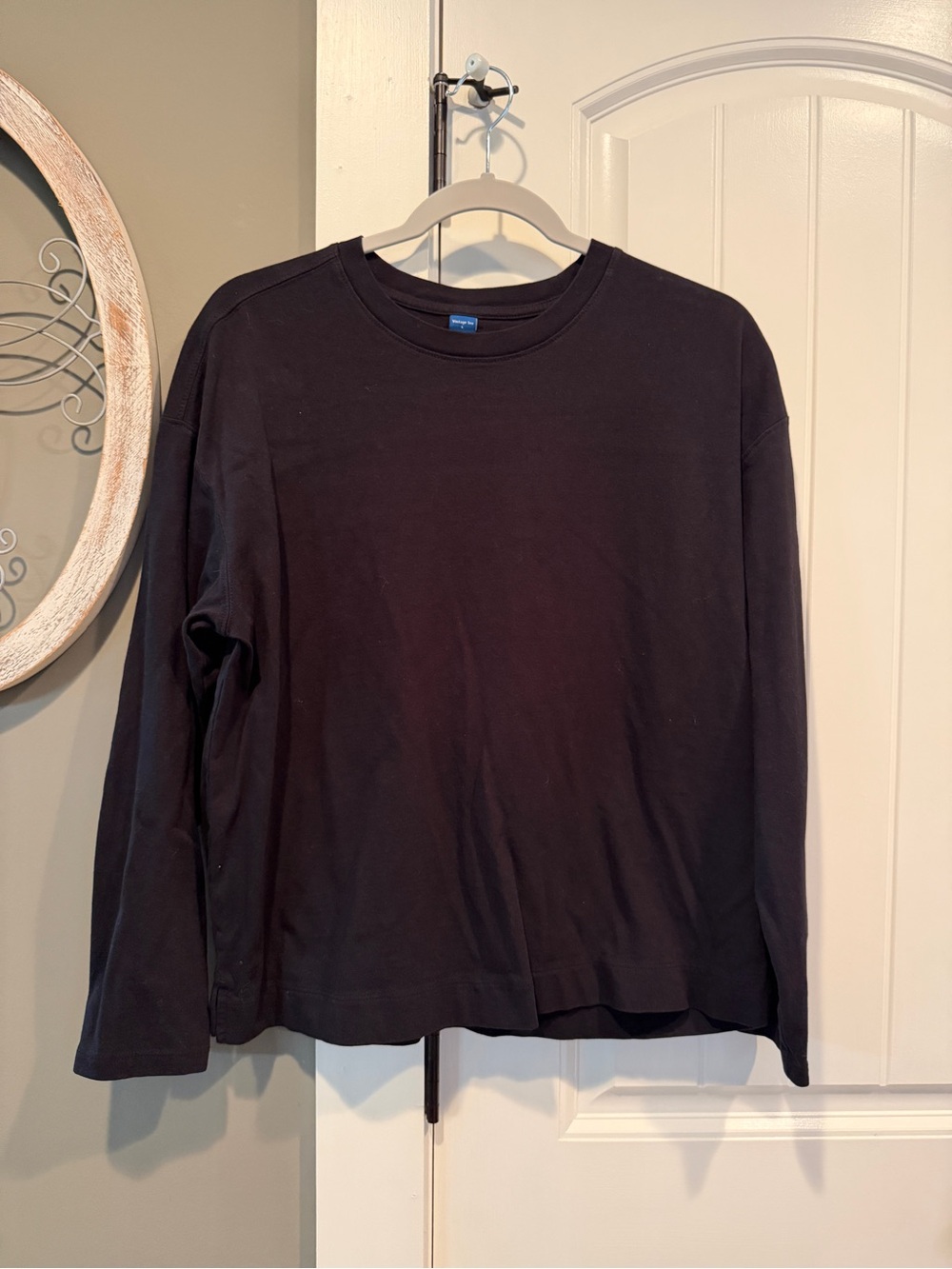Old Navy Black Long-Sleeve Crewneck Tee